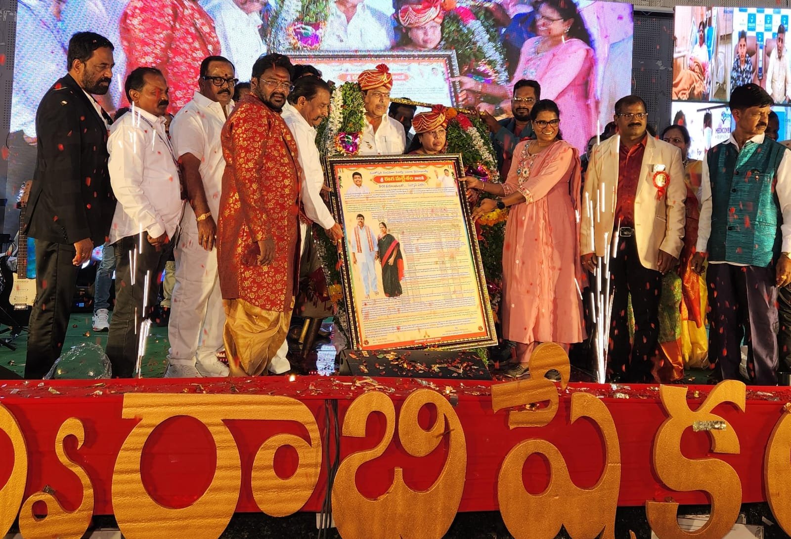 కళాకారులకు పెద్దన్న... పేదలకు భరోసా ఈగ మల్లేశం  - Additional Image