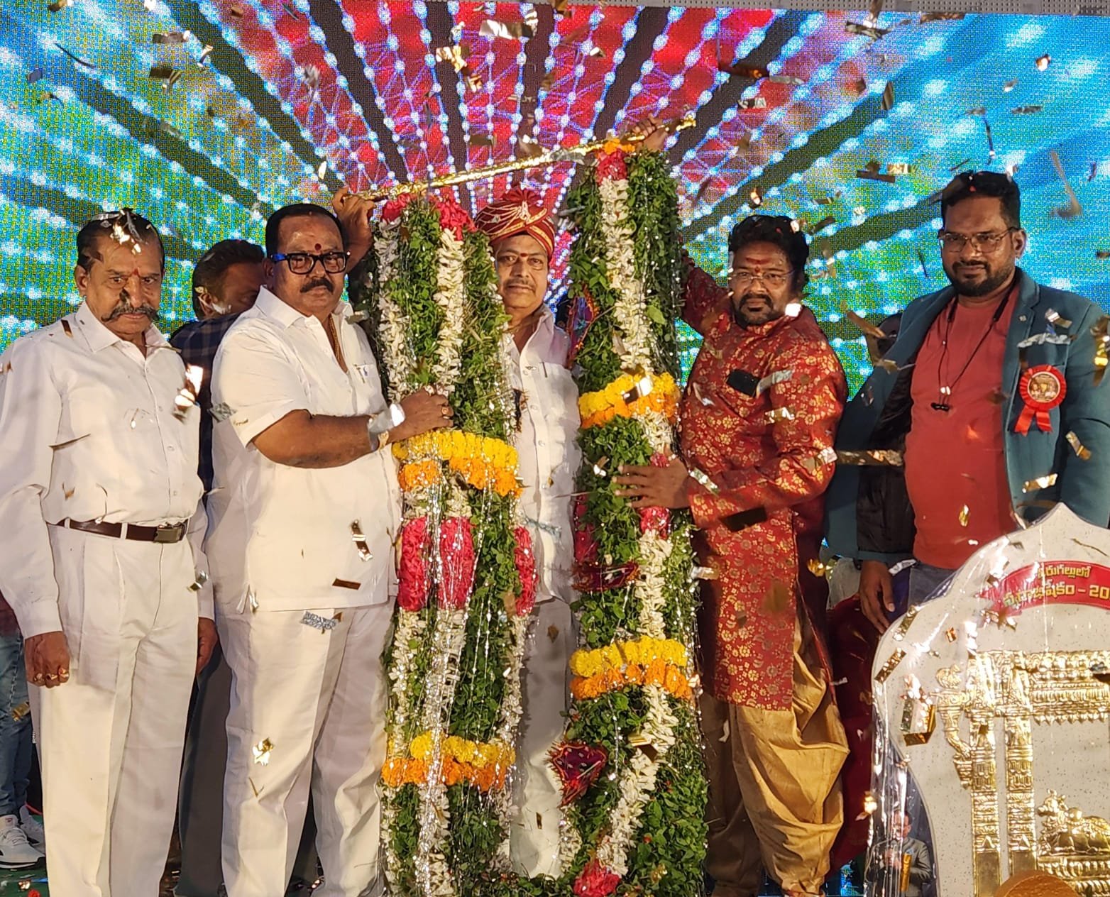 కళాకారులకు పెద్దన్న... పేదలకు భరోసా ఈగ మల్లేశం  - Additional Image