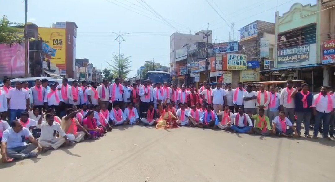 నర్సంపేటలో నిప్పులు చెరిగిన రాజకీయ వాతావరణం! - Additional Image