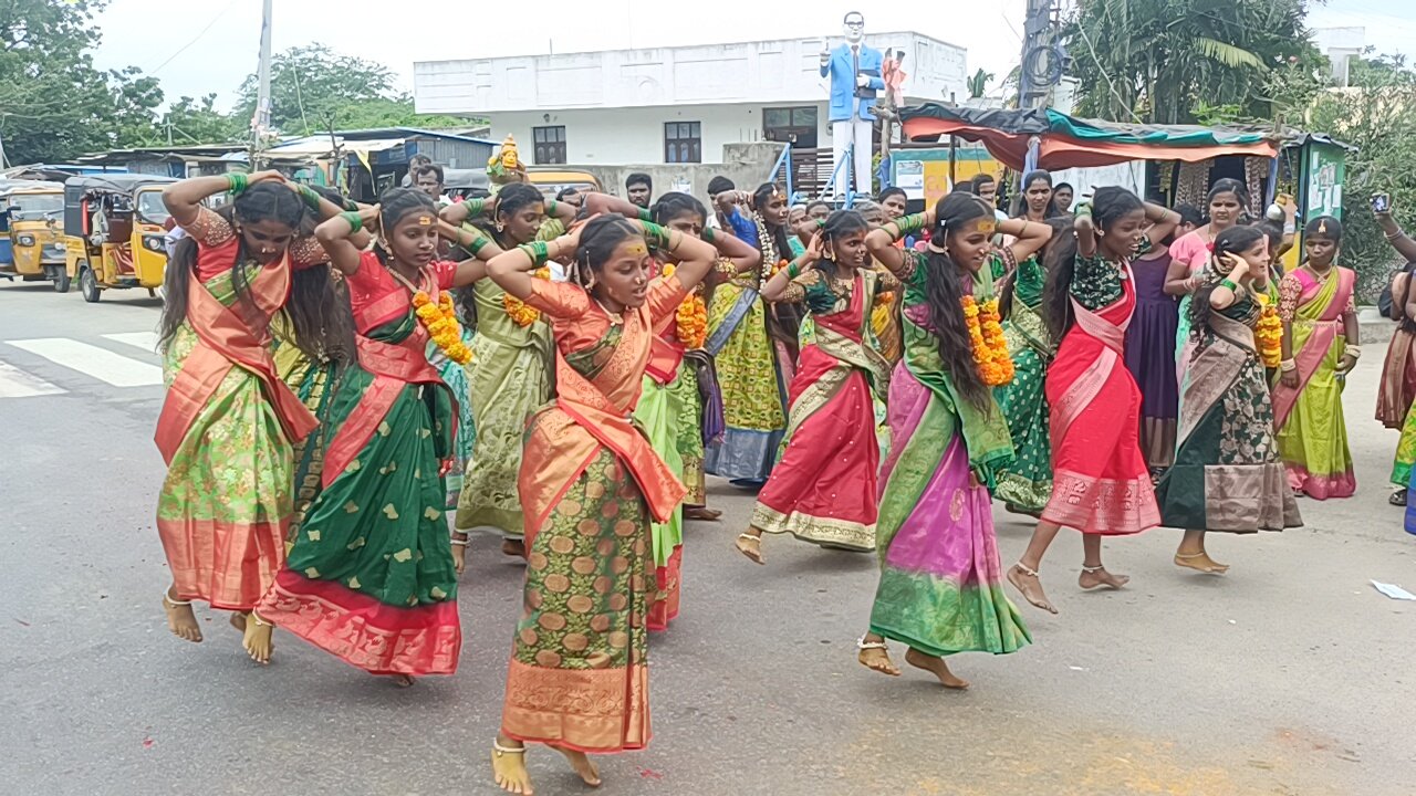 ఇల్లందలో బోనాల సంబురం..  - Additional Image