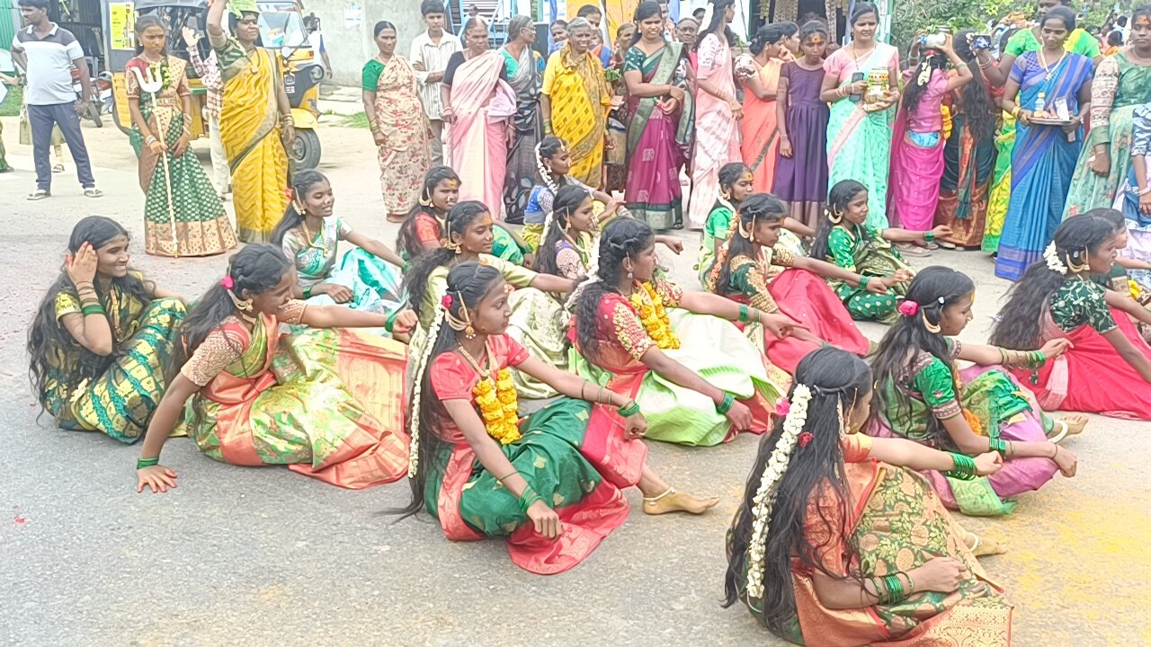 ఇల్లందలో బోనాల సంబురం..  - Additional Image