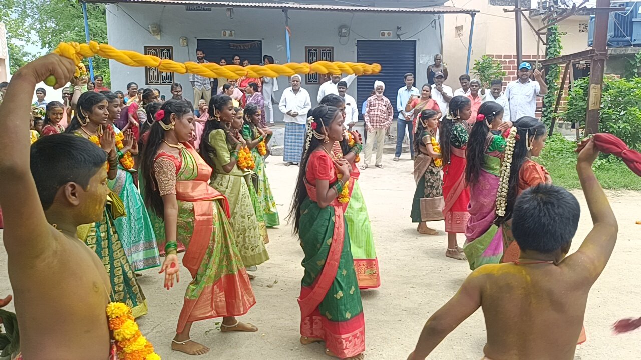 ఇల్లందలో బోనాల సంబురం..  - Additional Image