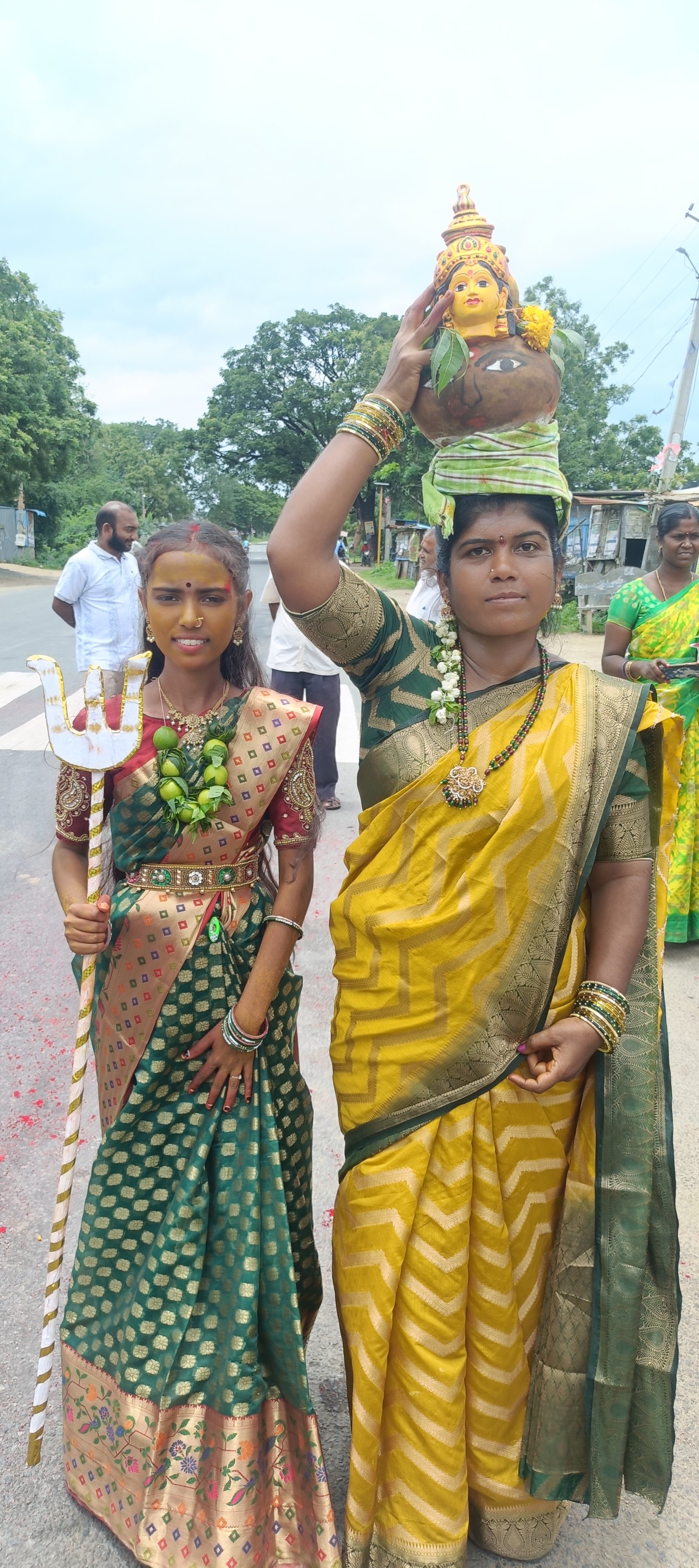 ఇల్లందలో బోనాల సంబురం..  - Additional Image