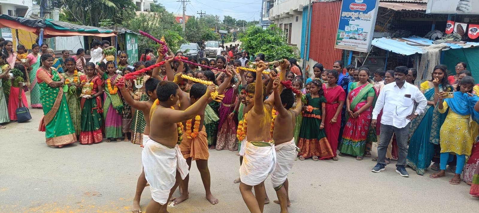 ఇల్లందలో బోనాల సంబురం..  - Additional Image