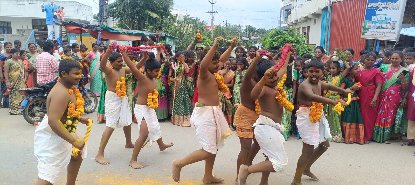 ఇల్లందలో బోనాల సంబురం..  - Additional Image