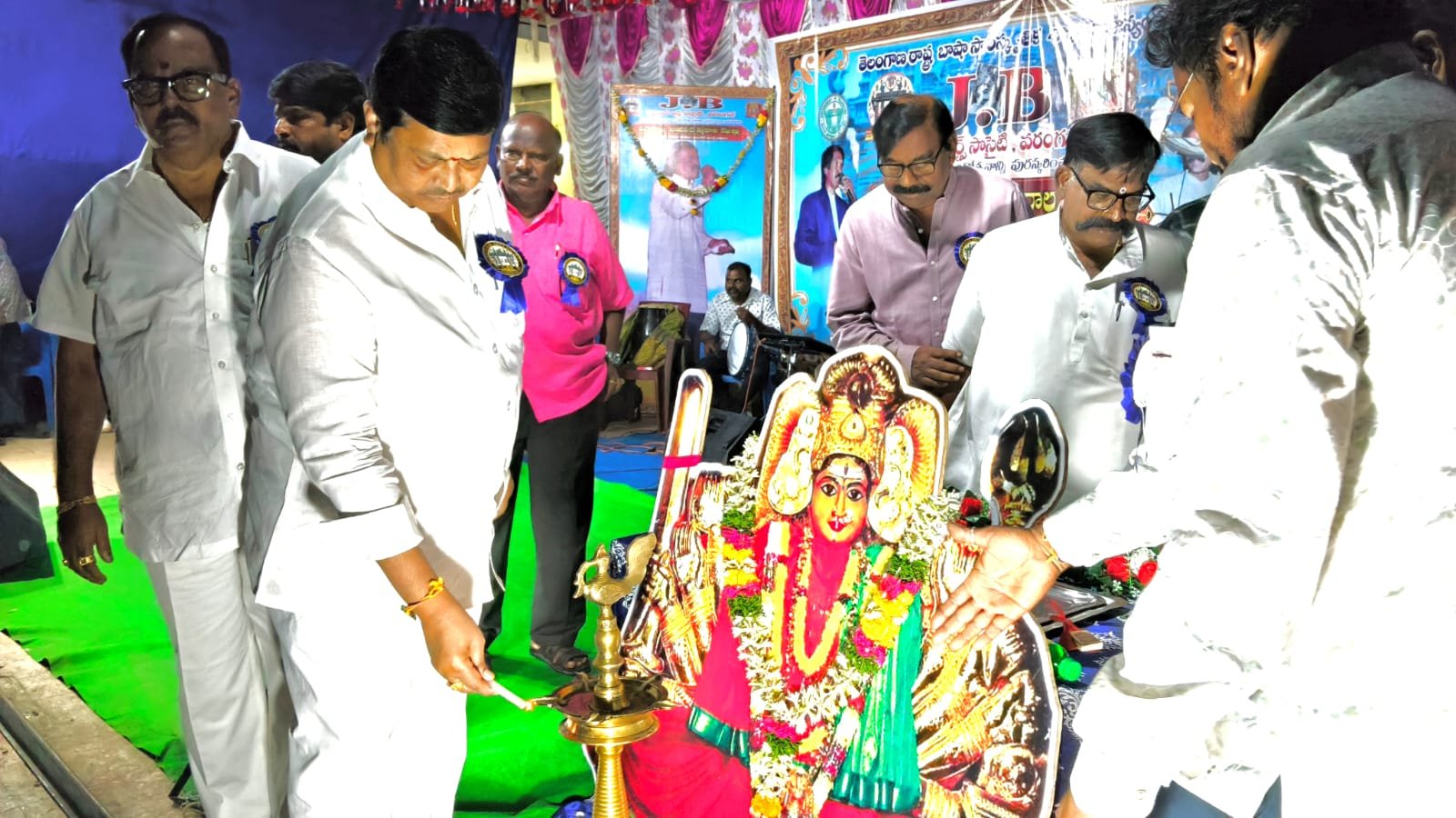 కళాకారుల ప్రతిభ సమాజానికి ఎంతో అవసరం - Additional Image