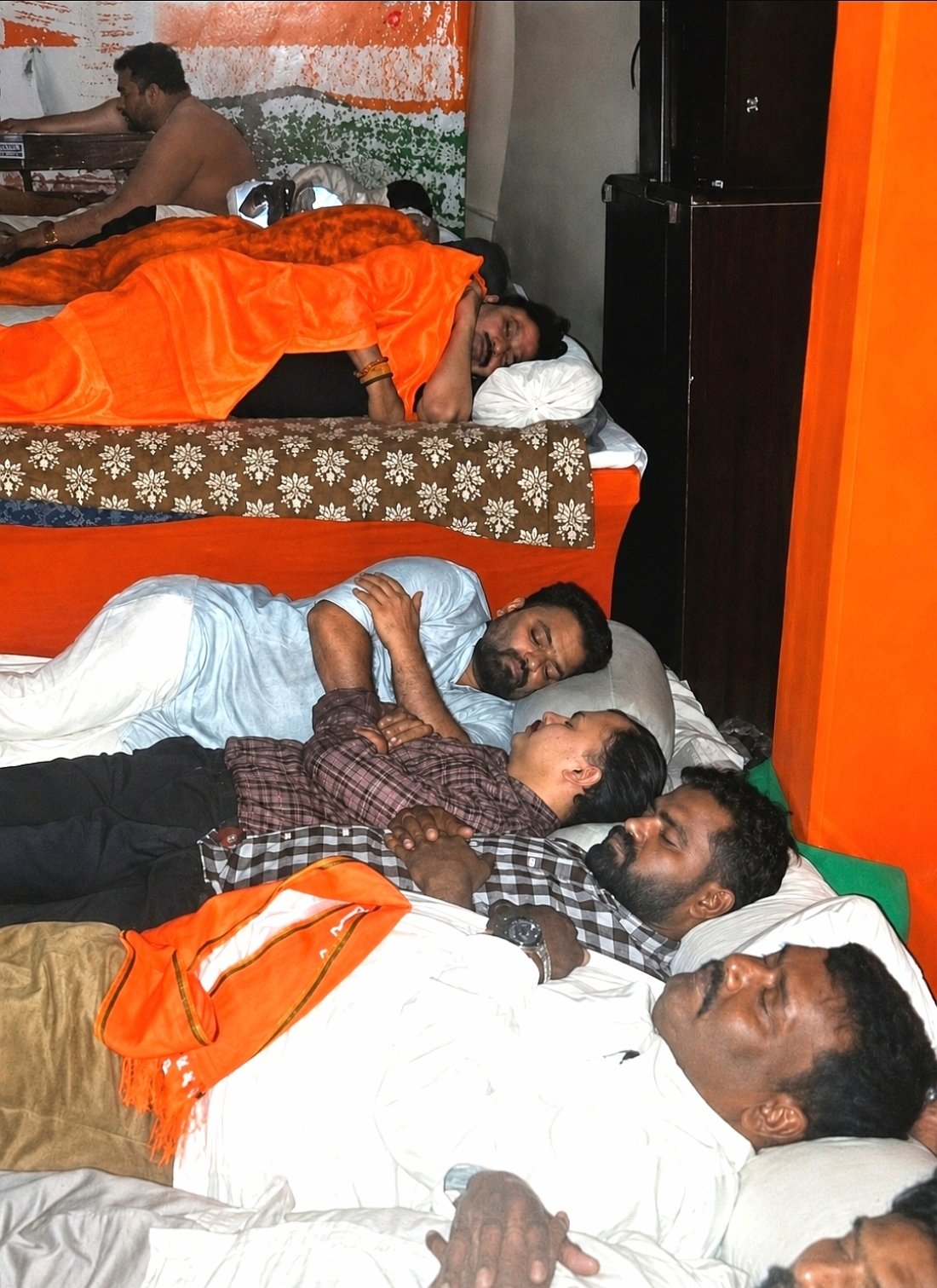 ఫీజుల బకాయిలపై బీజేపీ రాజీలేని పోరాటం - Additional Image