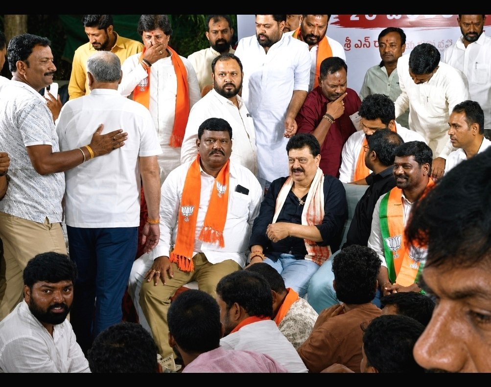 ఫీజుల బకాయిలపై బీజేపీ రాజీలేని పోరాటం - Additional Image