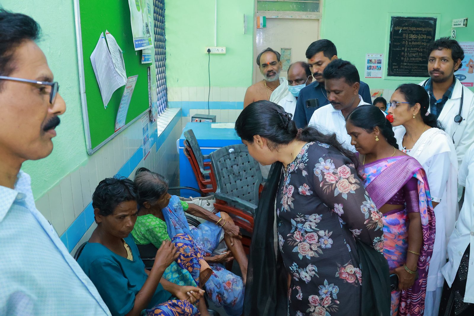 ఆసుపత్రిలో సేవలపై కలెక్టర్ ఆరా! - Additional Image