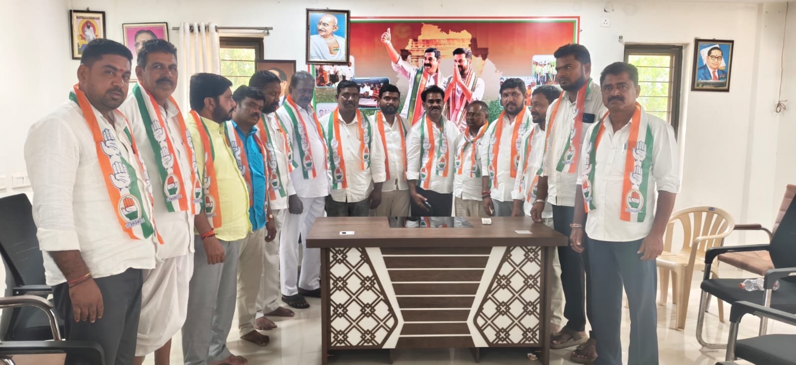 సర్పంచుల ఫోరం మండల అధ్యక్షురాలు కుల్ల పావనికి అభినందనలు  - Additional Image