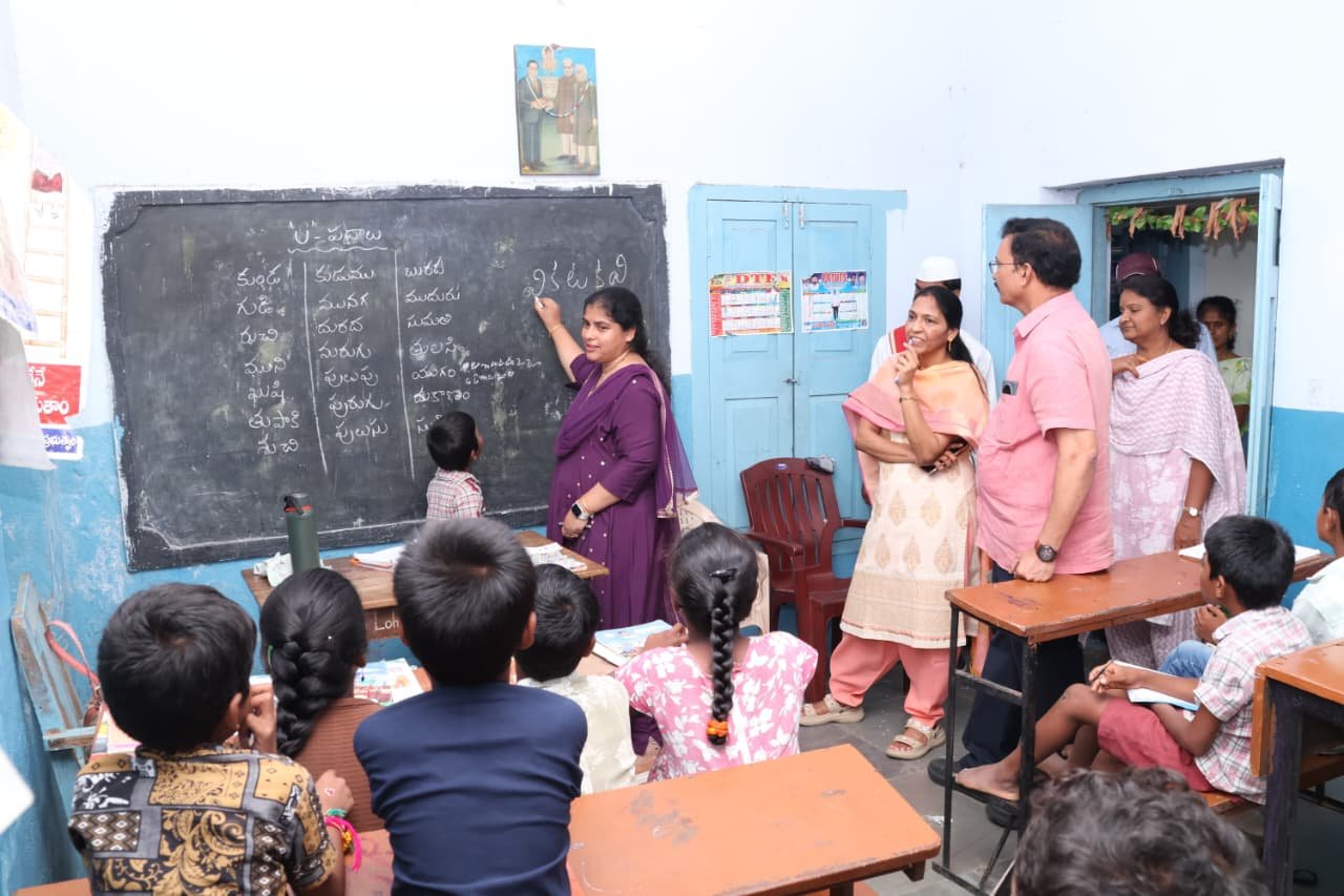 ఒక్కరోజు ఉపాధ్యాయురాలిగా కలెక్టర్ సత్య శారద - Additional Image