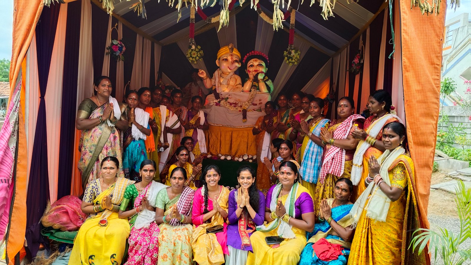 వినాయకుడి ఆశీస్సులతో సుఖసంతోషాలు కలగాలి: ఎస్సై సాయిబాబు  - Additional Image