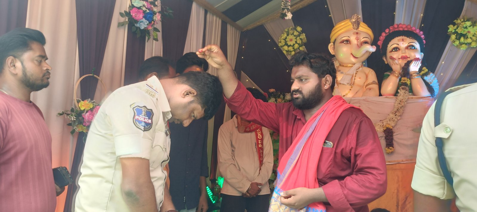 వినాయకుడి ఆశీస్సులతో సుఖసంతోషాలు కలగాలి: ఎస్సై సాయిబాబు  - Additional Image