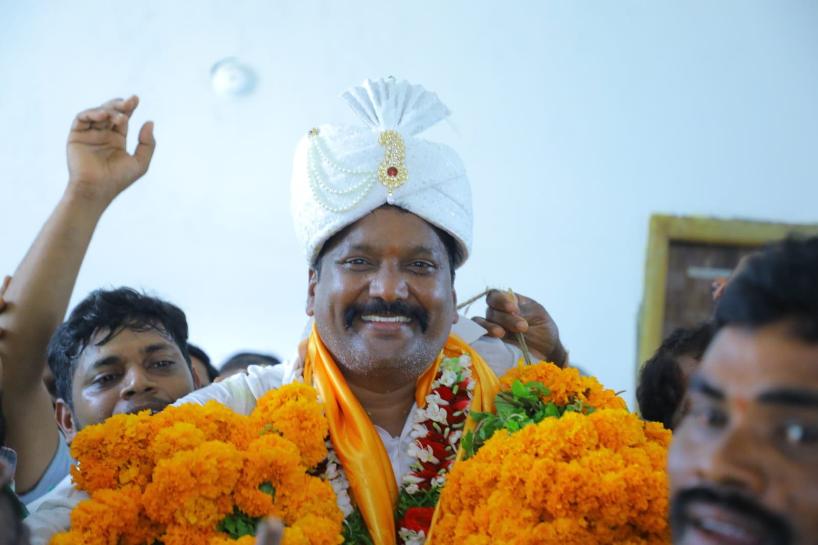 కాంగ్రెస్‌ బాటలో అబ్బిడి రాజిరెడ్డి.. రైతు సేవలో కొత్త పయనం! - Additional Image
