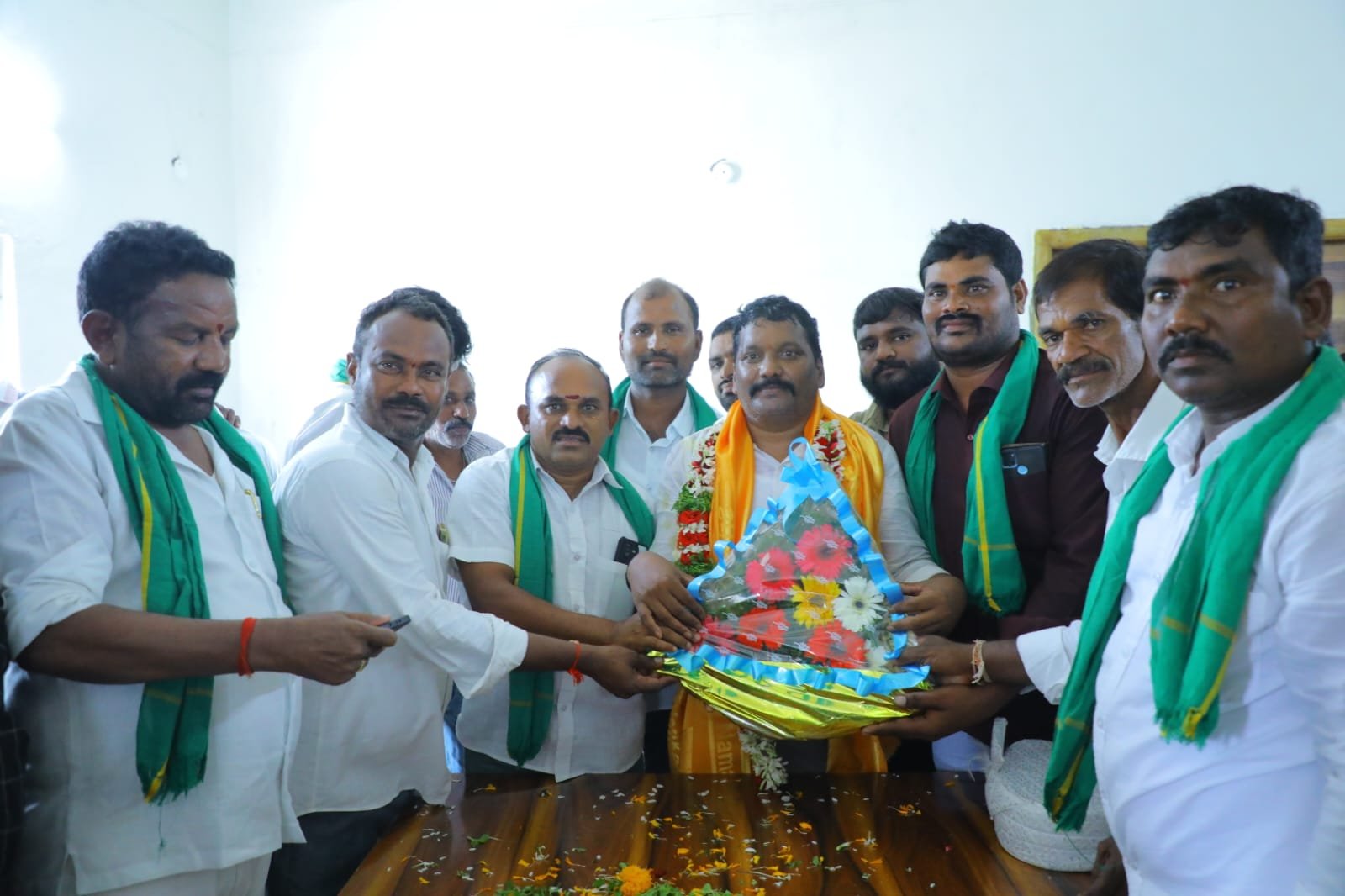 కాంగ్రెస్‌ బాటలో అబ్బిడి రాజిరెడ్డి.. రైతు సేవలో కొత్త పయనం! - Additional Image