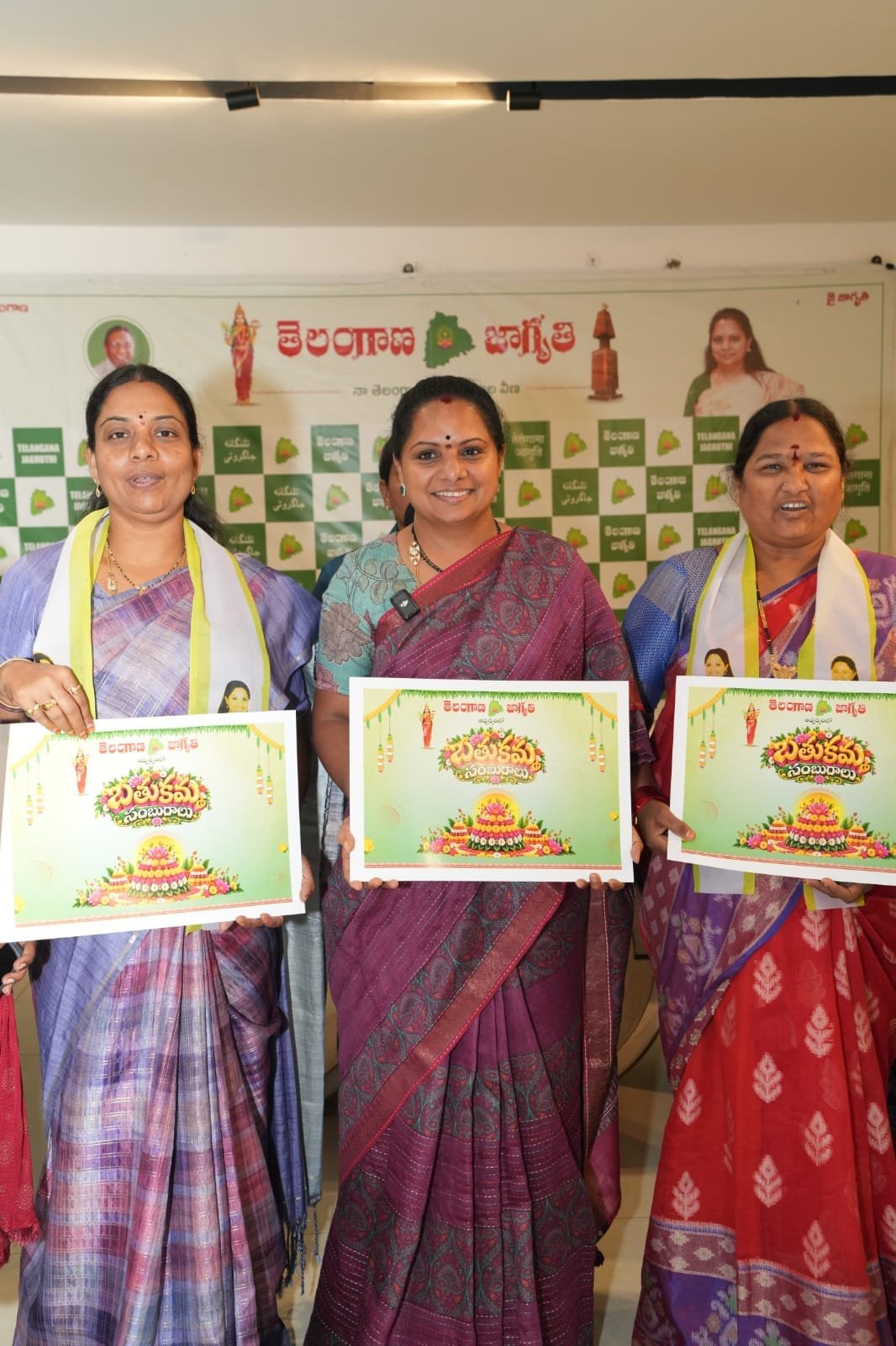 బతుకమ్మకు విశ్వవేదికపై కొత్త చరిత్ర! - Additional Image