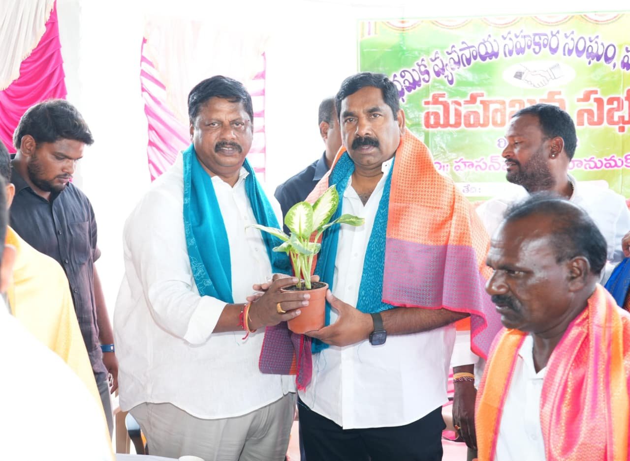 రైతులకు సేవలందించడమే పీఏసీఎస్‌ల లక్ష్యం కావాలి - Additional Image