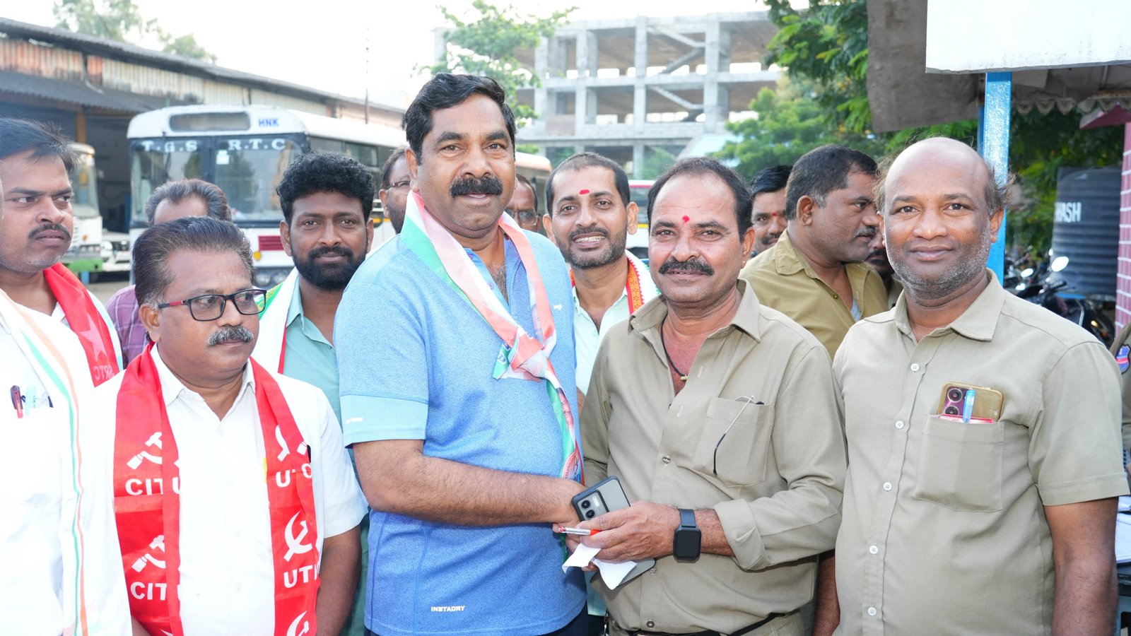 కార్మికుల హక్కుల కోసం ఐక్యంగా ముందుకు సాగాలి - Additional Image