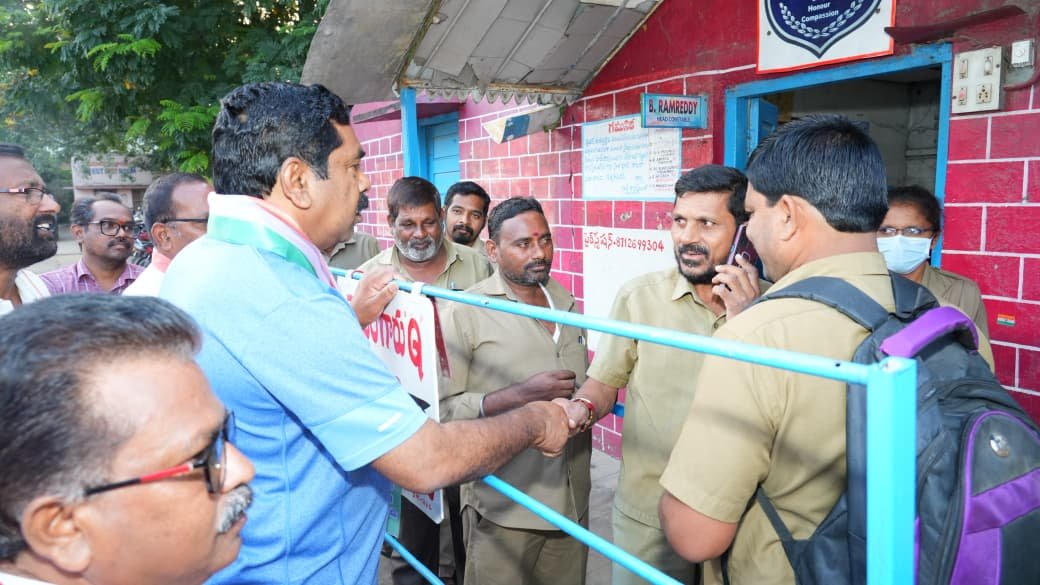 కార్మికుల హక్కుల కోసం ఐక్యంగా ముందుకు సాగాలి - Additional Image