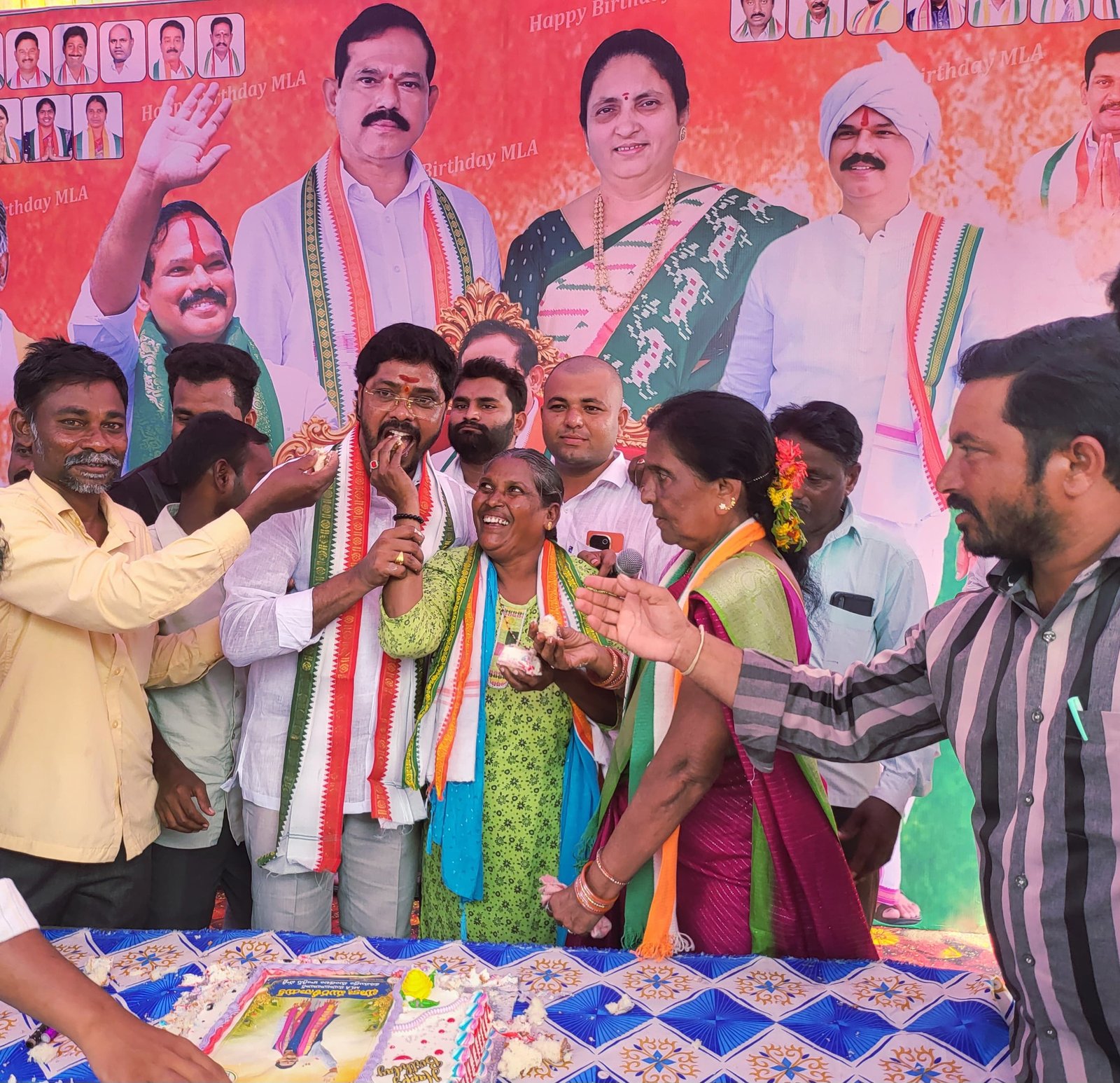 ఘనంగా ఎమ్మెల్యే మురళీనాయక్ జన్మదిన వేడుకలు - Additional Image
