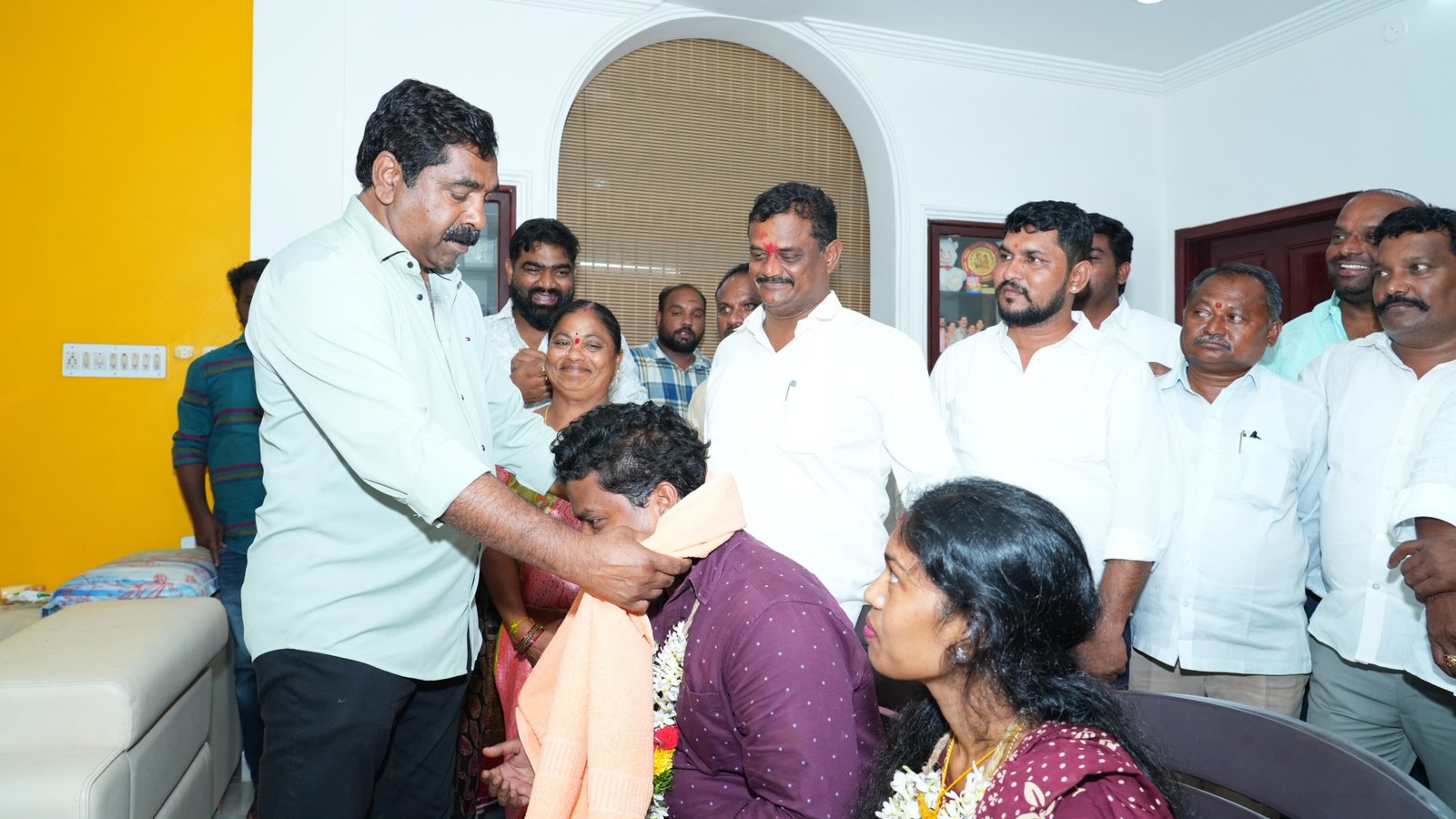 ఎమ్మెల్యే కే.ఆర్.నాగరాజు చొరవతో  "ఒక్కటైన ప్రేమజంట" - Additional Image