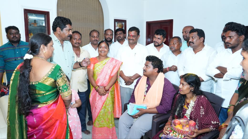 ఎమ్మెల్యే కే.ఆర్.నాగరాజు చొరవతో  "ఒక్కటైన ప్రేమజంట" - Additional Image