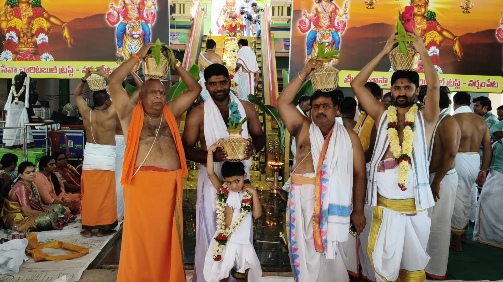 అయ్యప్పస్వామి పాదసేవలో... "పడిదల మహాలక్ష్మి నవీన్ కుమార్" - Additional Image